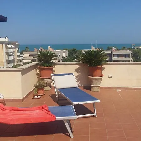 Attico Affacciato Sul Mare Con Ampia Terrazza Lägenhet *