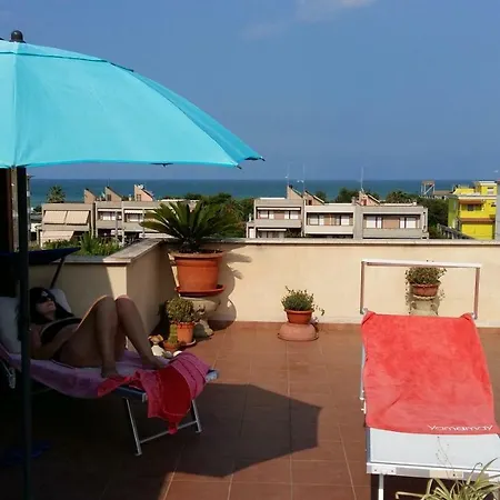 Attico Affacciato Sul Mare Con Ampia Terrazza